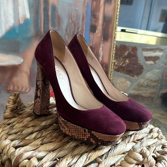 Prada Suede platform heels - Picture 2 of 8